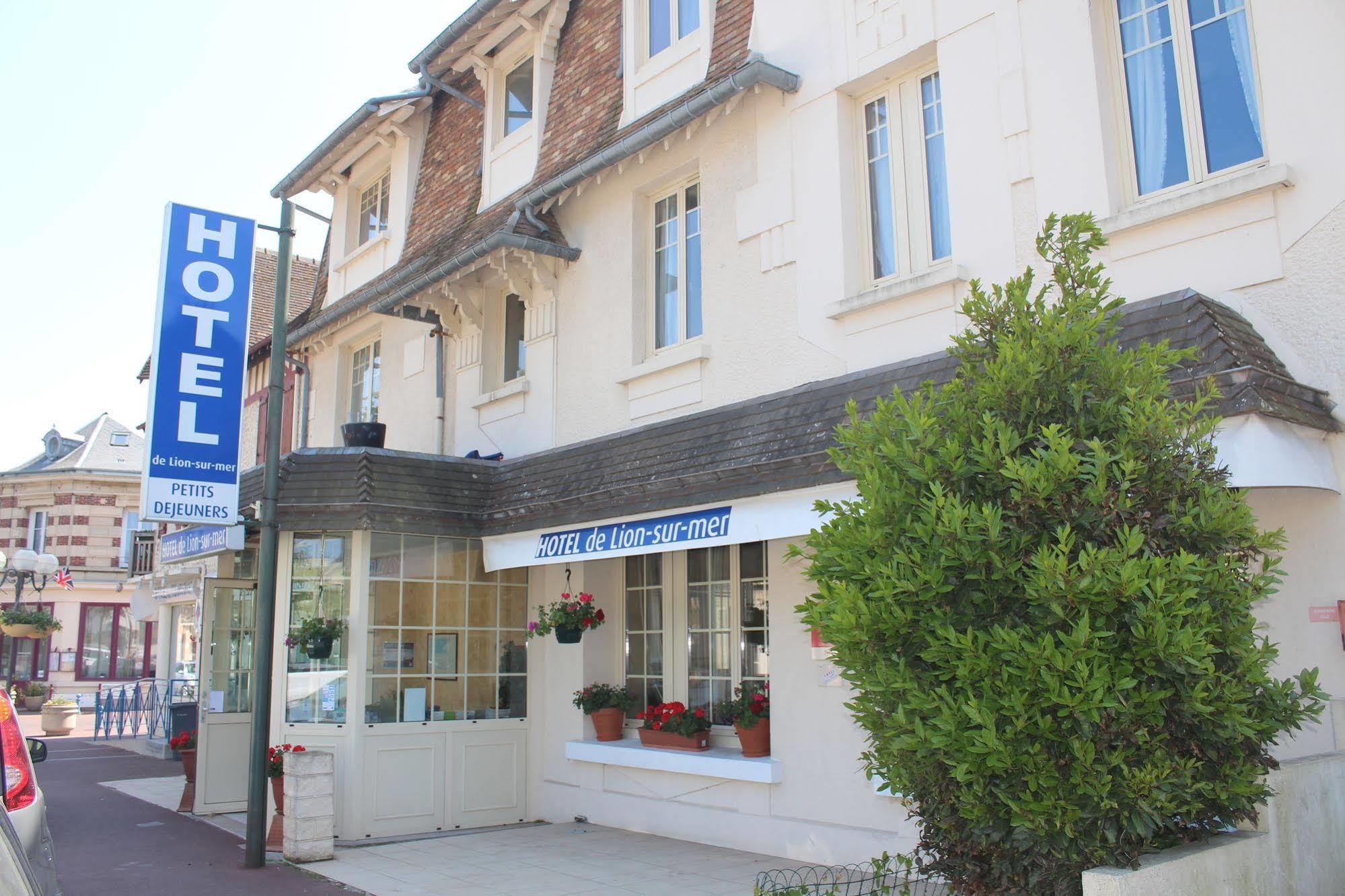 Hotel De Lion Sur Mer Exterior foto